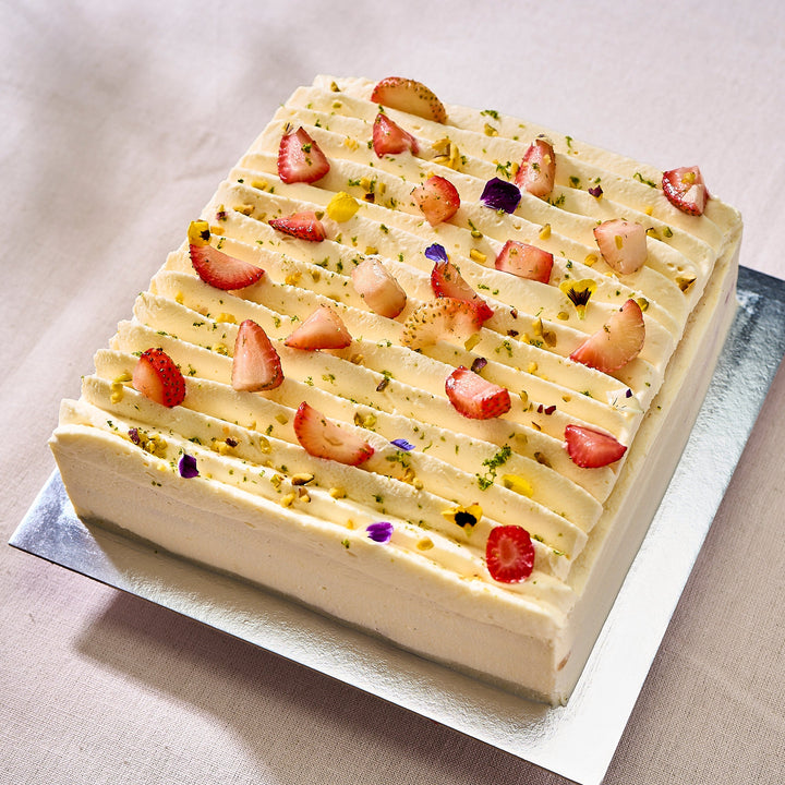 ⁠⁠Berry Jammy Cake (GF)
