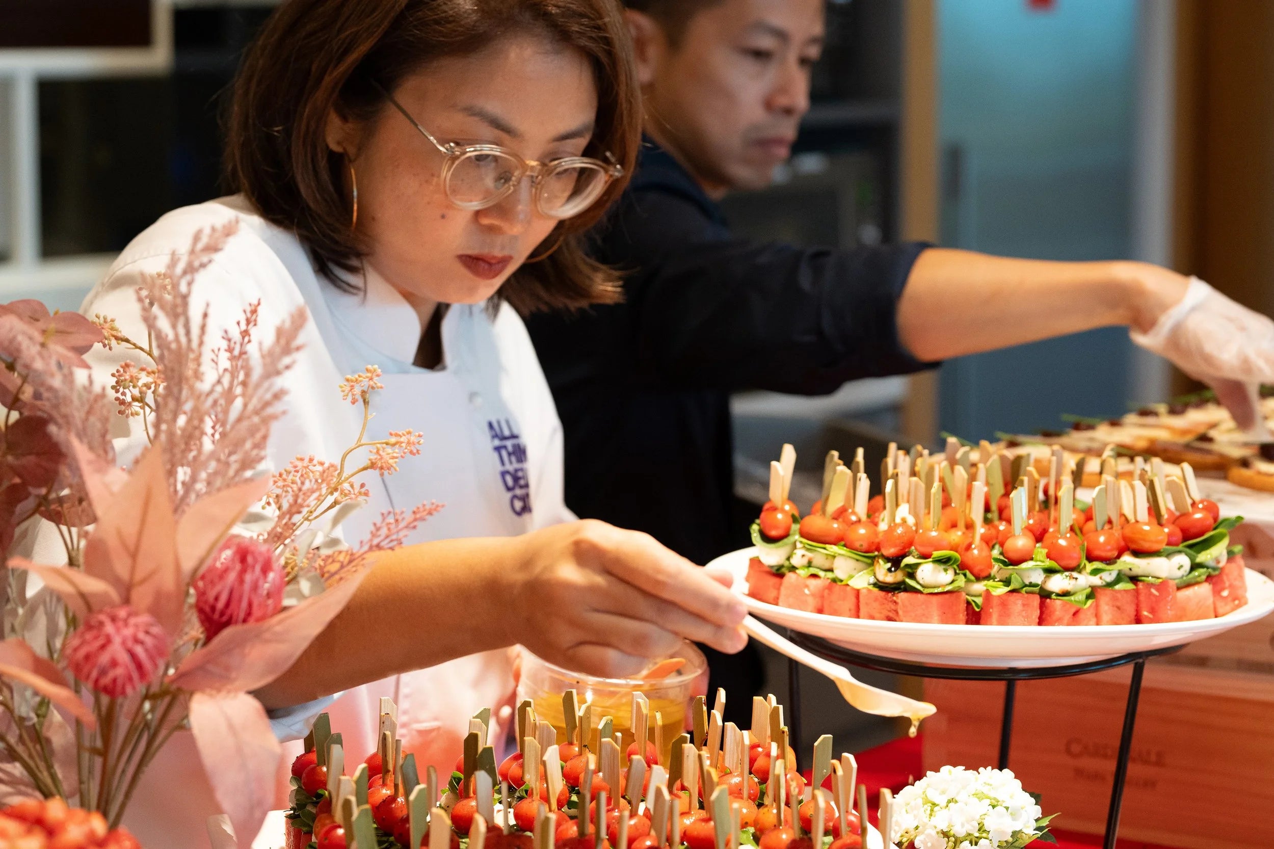 Canapés, finger foods & hot food plus desserts.